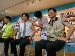 赖清德挽袖施打流感疫苗 手抱乖乖吸睛 - 中时电子报