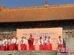 图为济南博文小学表演《诗经·木瓜》。　李欣 摄 - 台湾新闻-中国新闻网