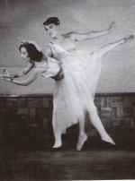 1955年1月蔡瑞月在中山堂举行两天「蔡瑞月舞蹈欣赏会」，多篇评论称誉备至。其中一支舞码《月》以贝多芬《月光曲》为伴奏，蔡瑞月与男学生林锡宪共舞，被评为最精采的节目。 - 中时电子报