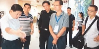 两岸记者在神农架印象中心采访。　陈晓星摄 - 台湾新闻-中国新闻网