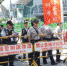 高雄警方实施交通管制。(柯宗纬摄)图片来源：中时电子报。 - 台湾新闻-中国新闻网