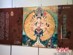 江吉雄携自己收藏的明清汉传佛像画，8.24-9.24在上海星云文教馆进行为期一个月的免费展出。　王子涛 摄 - 台湾新闻-中国新闻网