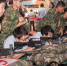 海军陆战队99旅林园靶场传流弹伤人。图为武器装备展中民众体验T91步枪模拟射击。图片来源：台湾中时电子报。 - 台湾新闻-中国新闻网