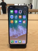 iPhone X今开卖 首预约果粉早上4时到场 - 中时电子报