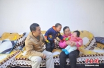 资料图：“单独二孩”家庭的幸福生活。 李传平 摄 - 台湾新闻-中国新闻网