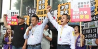 　黄国昌活动现身遭酸：有困难不见人，夹道欢迎才出现。(图片来源：台湾《联合报》) - 台湾新闻-中国新闻网