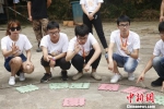 台湾学生正在进行拓展训练。　唐哲威 摄 - 台湾新闻-中国新闻网