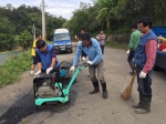 苗栗南湖国小学生帮铺路 校订课程引导投身公益 - 中时电子报