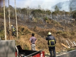 鱼池乡火烧山 警消灌救中 - 中时电子报