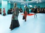 开天眼、抱人头 孙芸芸躺手术台体验GUCCI「非人时尚」 - 中时电子报