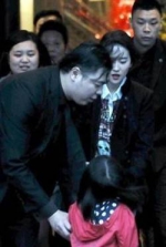 保镳驱赶小女孩 刘亦菲霸气出手阻拦被讚爆 - 中时电子报