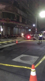 三重成功路面不明原因塌陷20公分 警方管制中 - 中时电子报