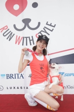 宋米秦带爱犬路跑     呼吁守护毛小孩 - 中时电子报