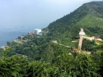 南环步道最高凉亭风景，可见太平云梯与梅山36弯道。（图/简怡欣摄） - 中时电子报