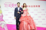 刘奕儿穿礼服秀华尔滋 偷带帅哥闯男友地盘 - 中时电子报